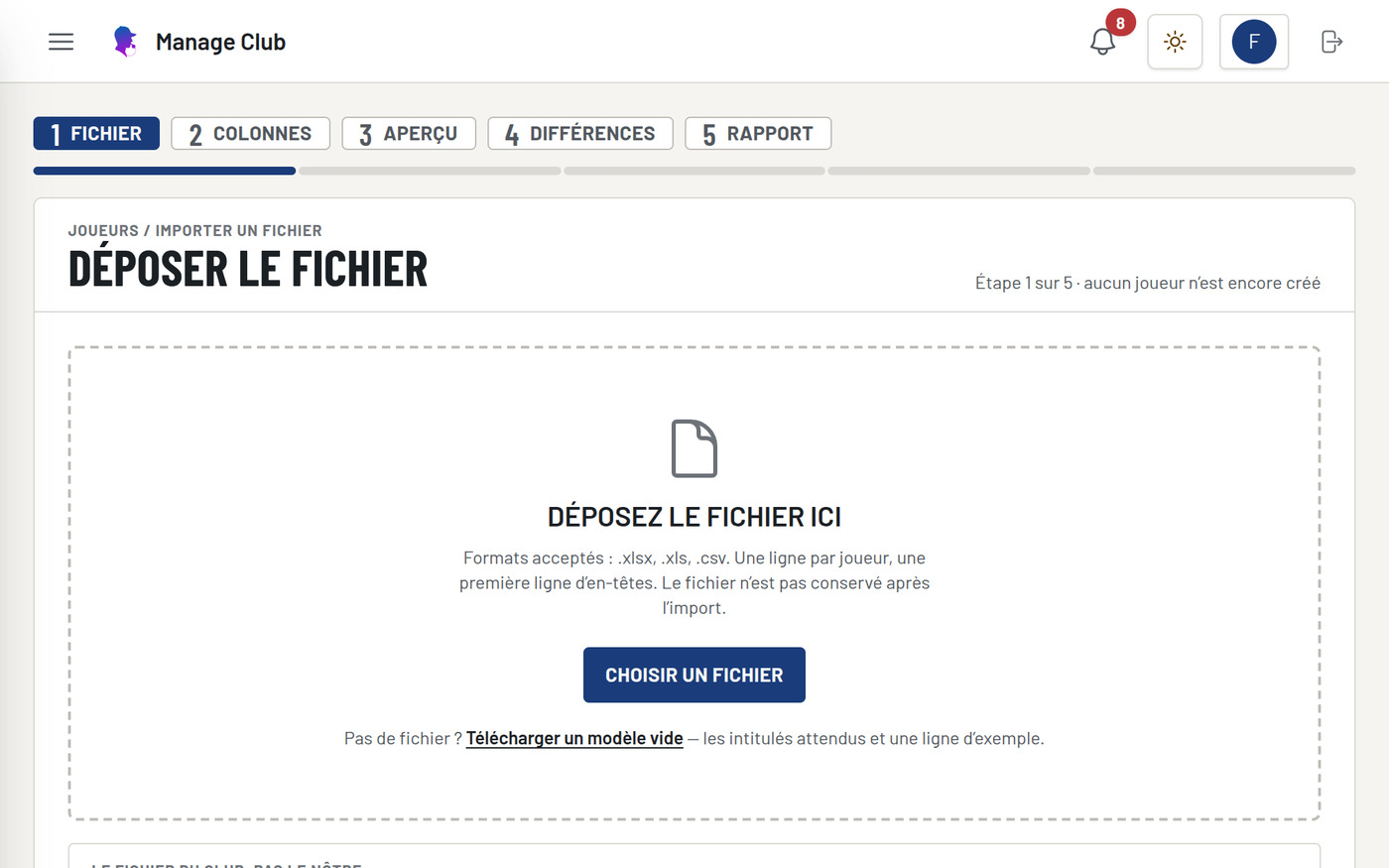 La première étape de l'import dans Manage Club : la zone où déposer le fichier, les formats acceptés (.xlsx, .xls, .csv), et le rappel qu'aucun joueur n'est encore créé.